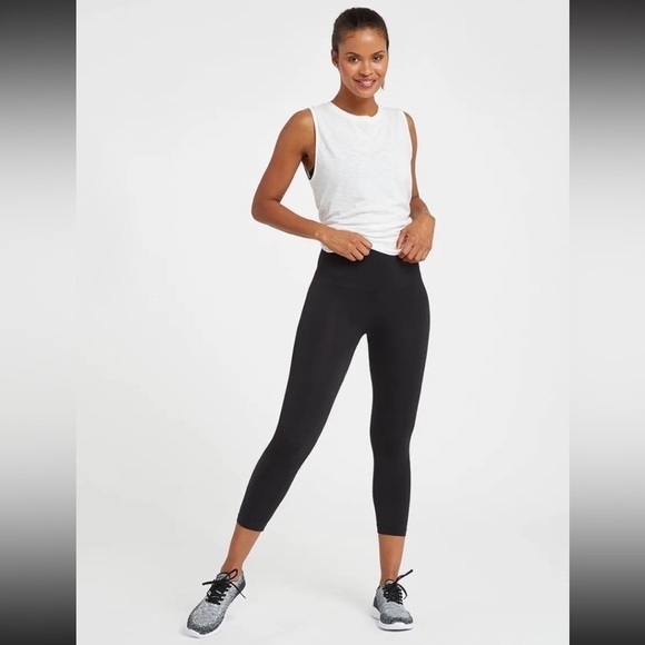 Spanx Look at Me Now Cropped Leggings in Very Black - Size 3X - New - Picture 3 of 10